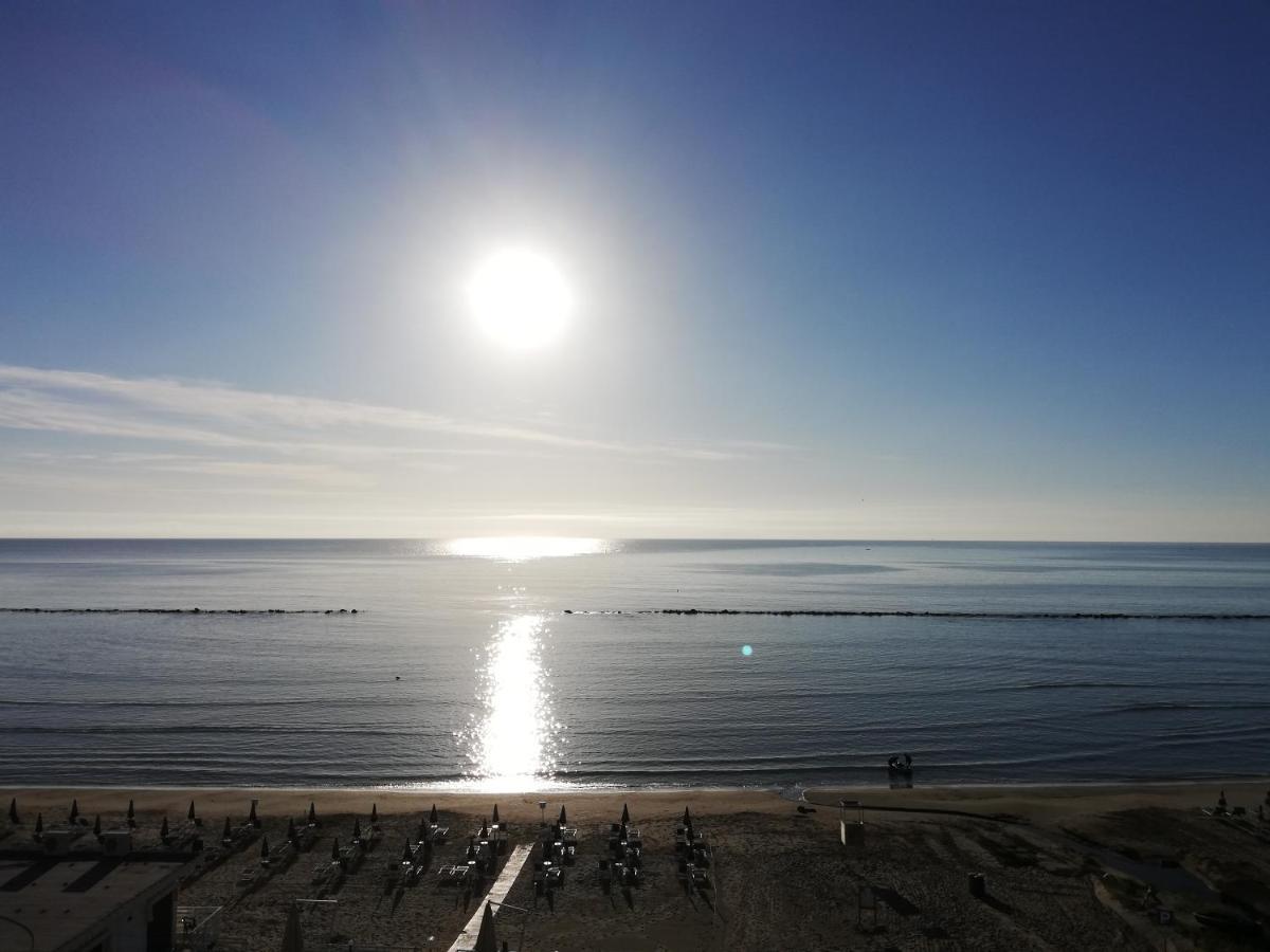 Attico Fronte Mare Lägenhet Martinsicuro Exteriör bild