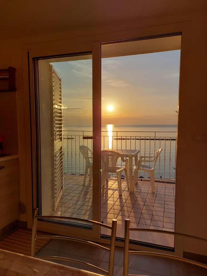 Attico Fronte Mare Lägenhet Martinsicuro Exteriör bild
