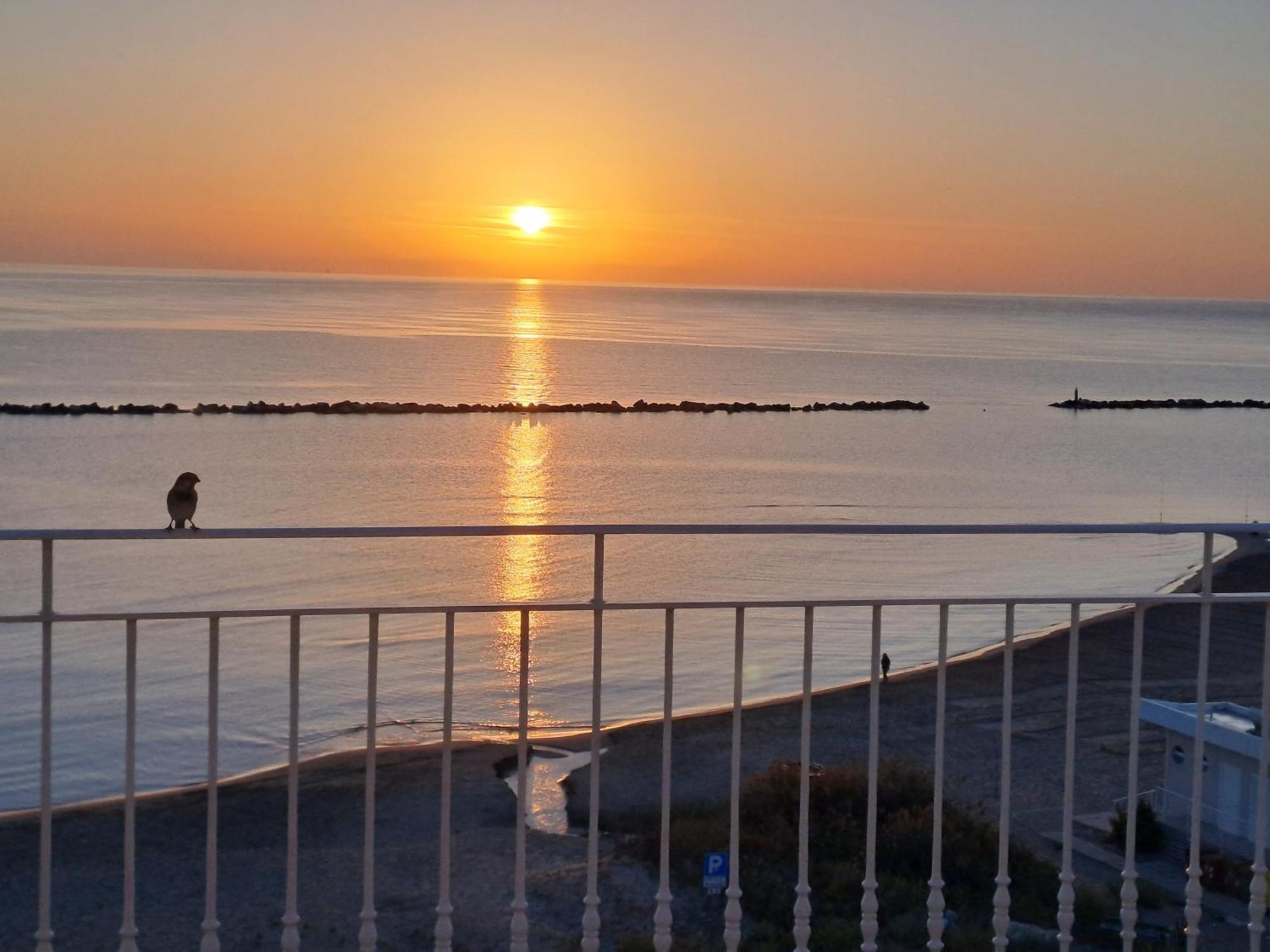 Attico Fronte Mare Lägenhet Martinsicuro Exteriör bild