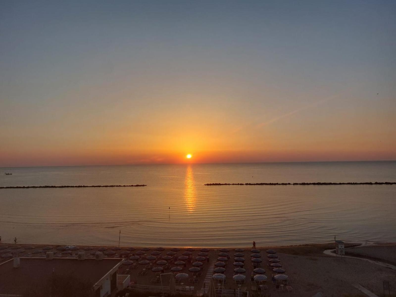 Attico Fronte Mare Lägenhet Martinsicuro Exteriör bild