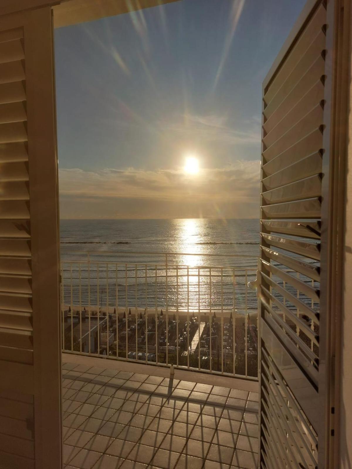Attico Fronte Mare Lägenhet Martinsicuro Exteriör bild