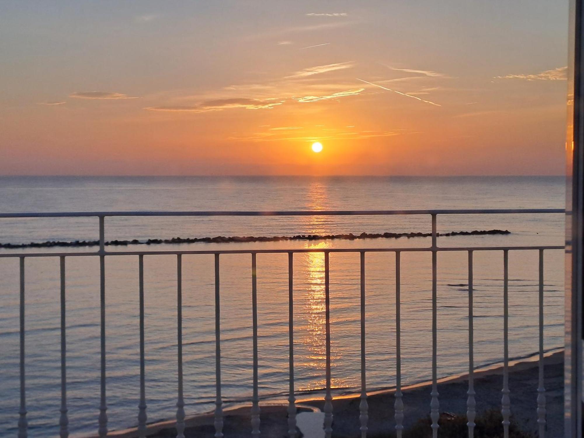 Attico Fronte Mare Lägenhet Martinsicuro Exteriör bild