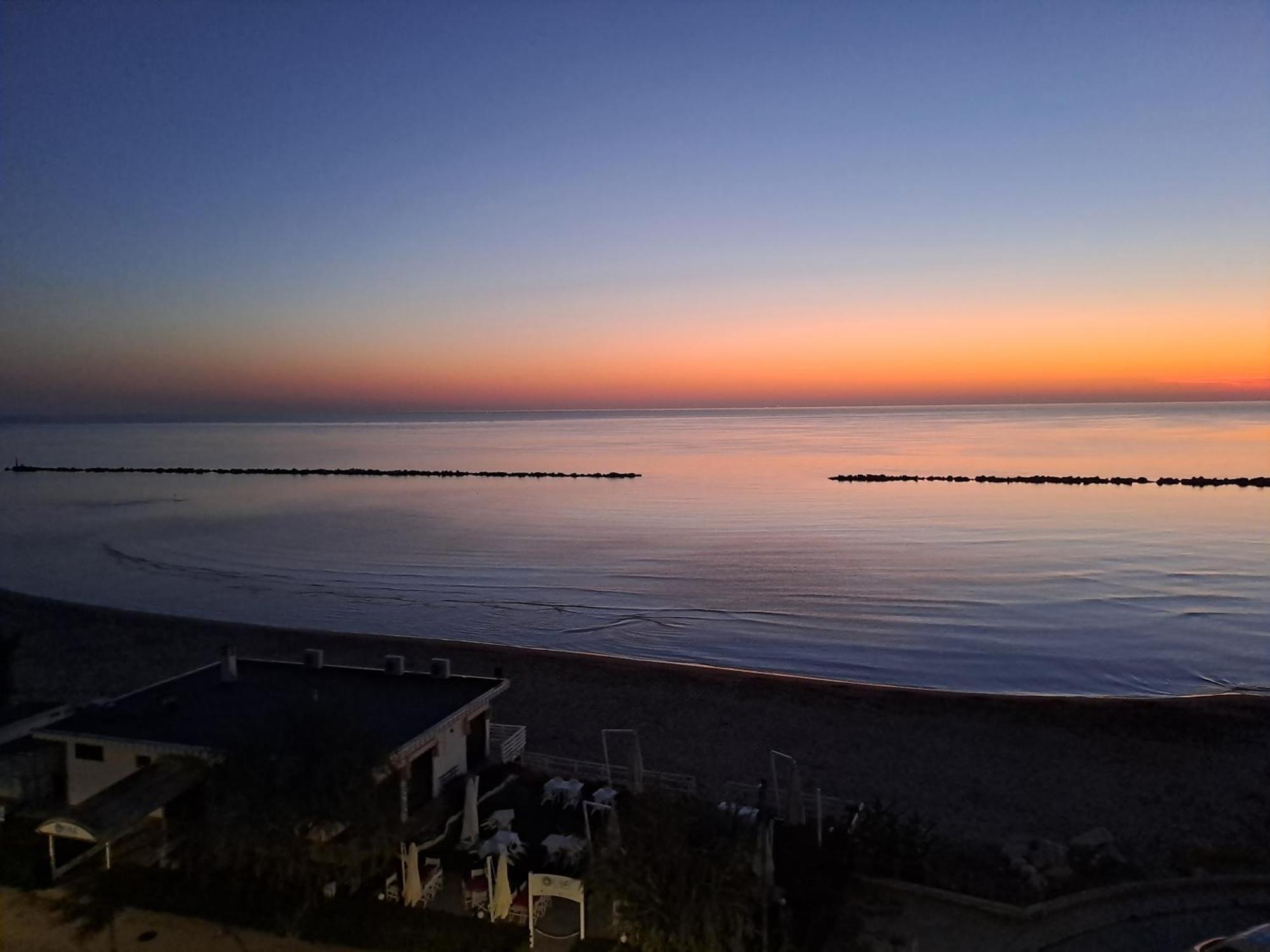 Attico Fronte Mare Lägenhet Martinsicuro Exteriör bild