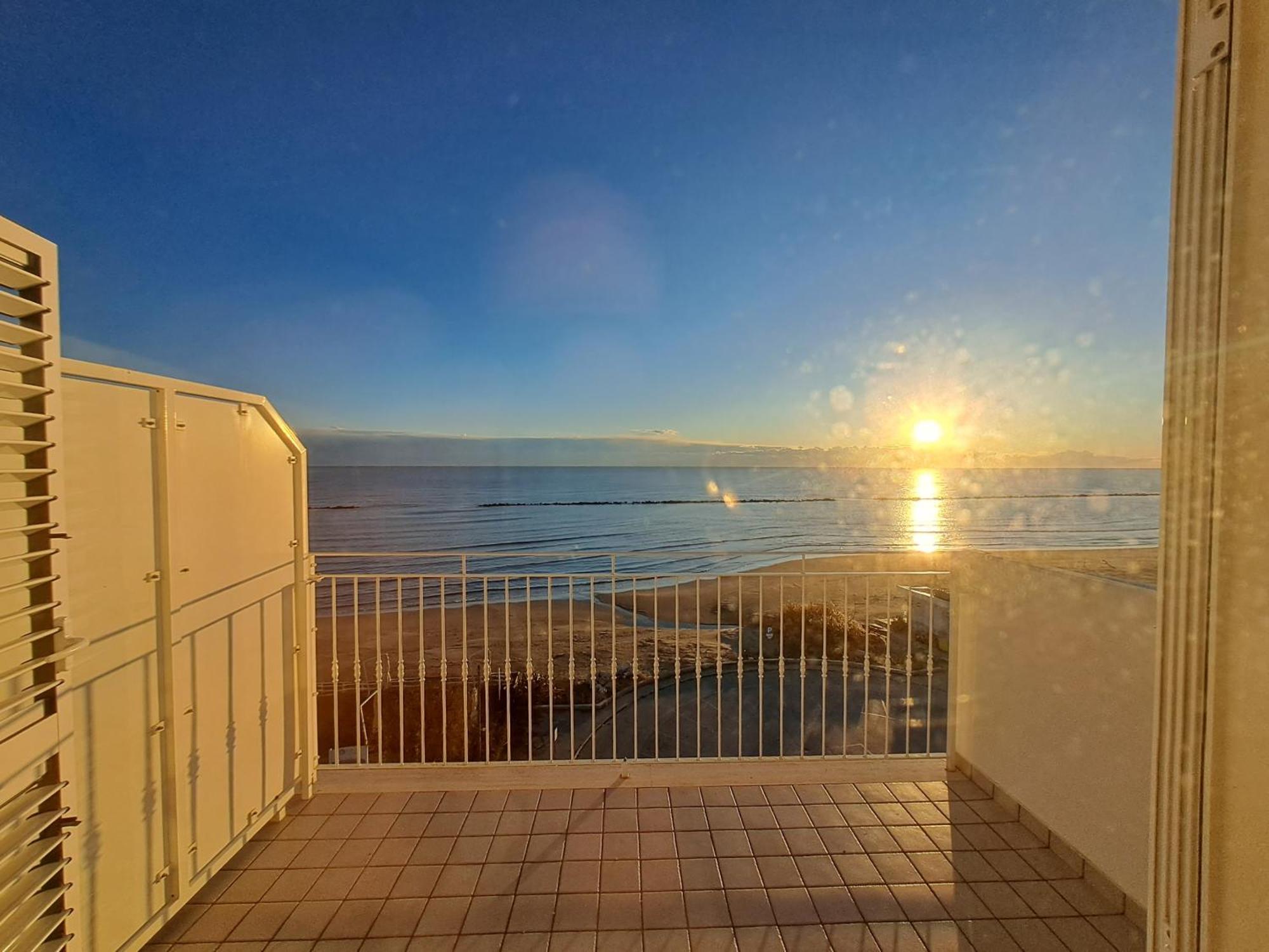 Attico Fronte Mare Lägenhet Martinsicuro Exteriör bild